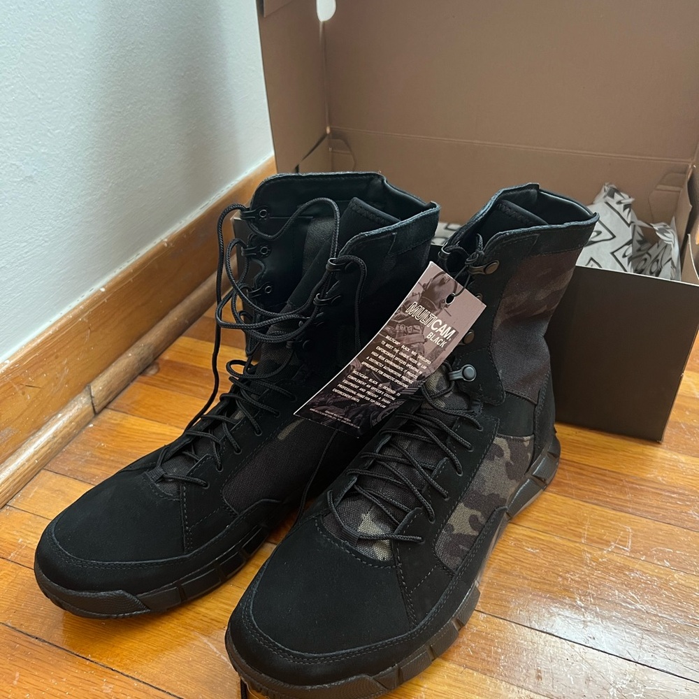New Oakley LT Assualt 2 boots Man 10.5